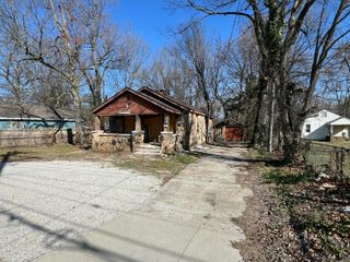 2545 E Cherry Street, Springfield, MO 65802