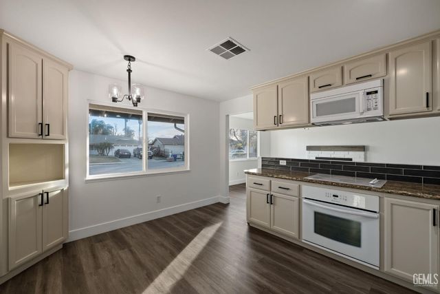 6104 Cumin Lane, Bakersfield, CA 93309