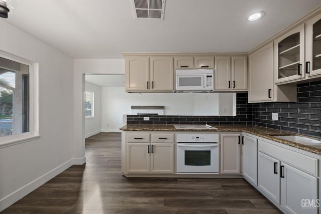 6104 Cumin Lane, Bakersfield, CA 93309