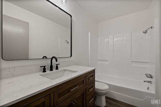 6104 Cumin Lane, Bakersfield, CA 93309