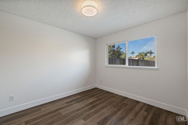 6104 Cumin Lane, Bakersfield, CA 93309