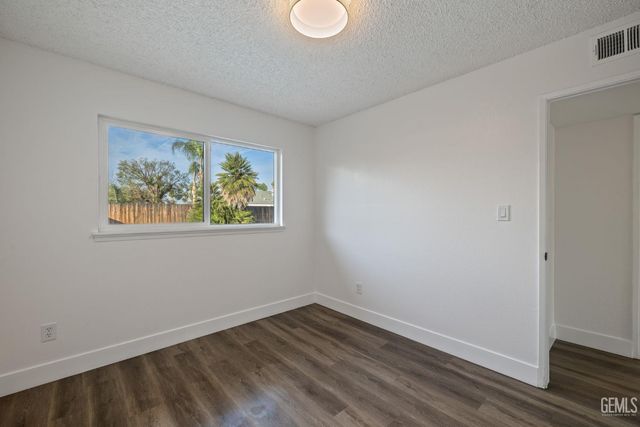 6104 Cumin Lane, Bakersfield, CA 93309