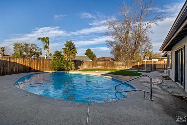 6104 Cumin Lane, Bakersfield, CA 93309
