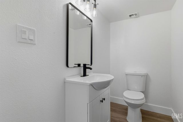 6104 Cumin Lane, Bakersfield, CA 93309