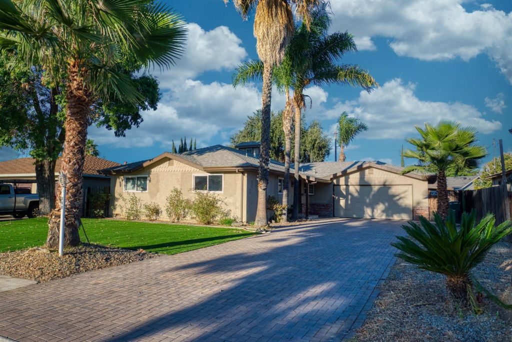 300 S 7th St, Patterson, CA 95363