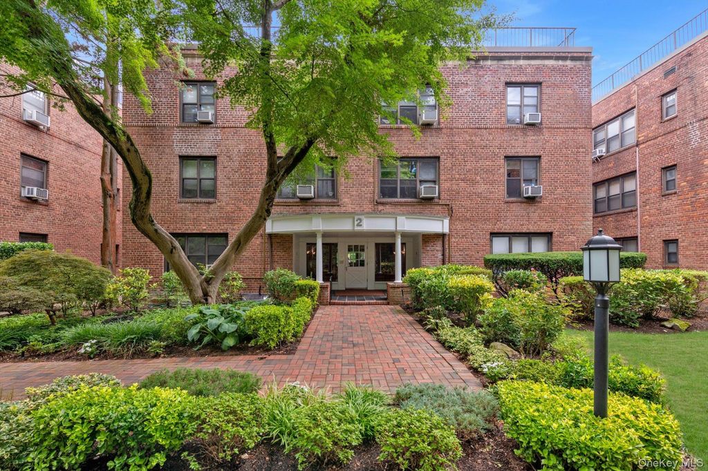 2 Townhouse Place 3N, Great Neck, NY 11021 — exterior