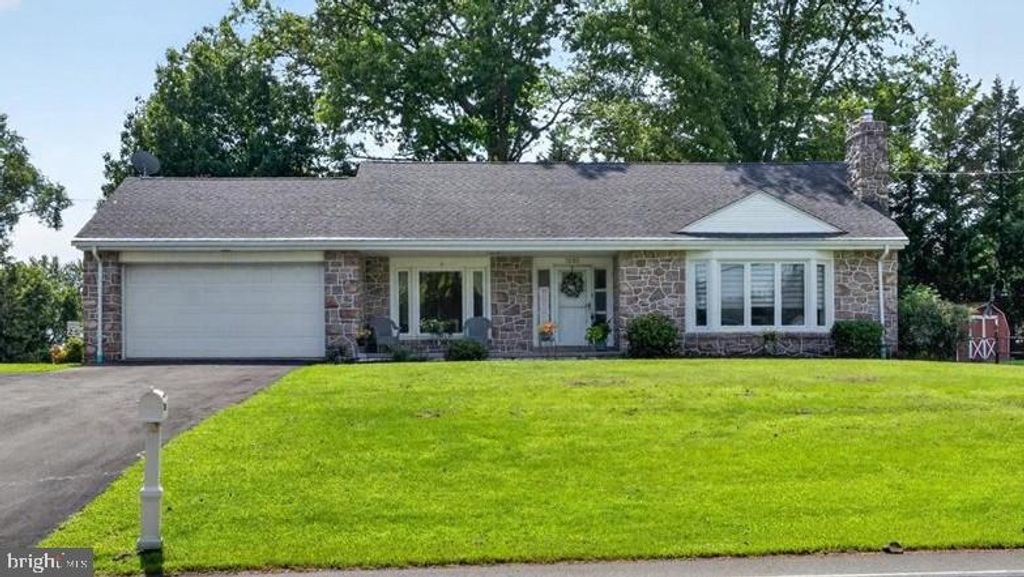 1532 SWAMP PIKE, GILBERTSVILLE, PA 19525 — exterior