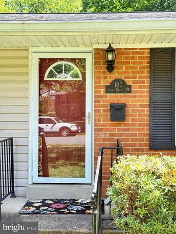 100 JAMES DR SW, Vienna, VA 22180