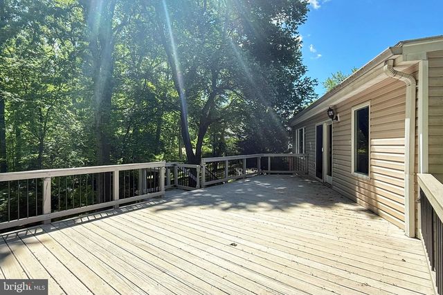 100 JAMES DR SW, Vienna, VA 22180