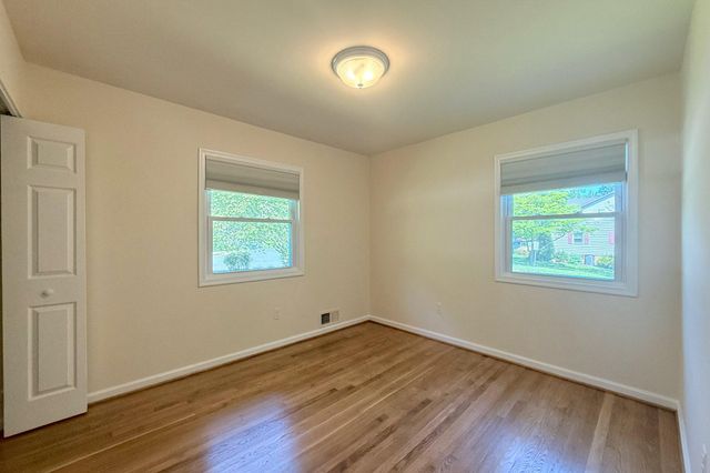 100 JAMES DR SW, Vienna, VA 22180