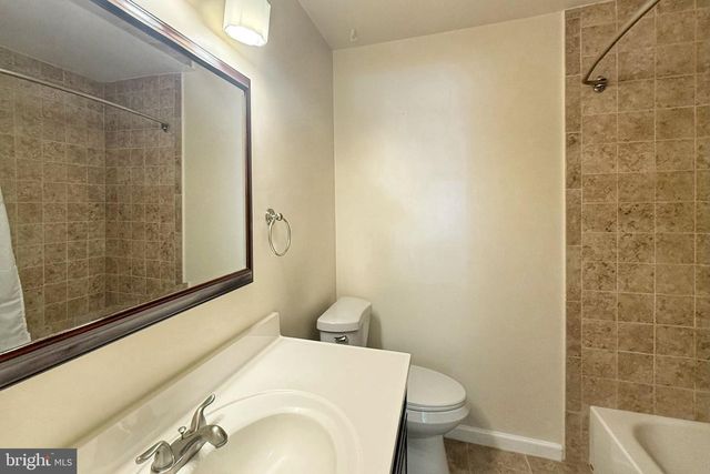 100 JAMES DR SW, Vienna, VA 22180