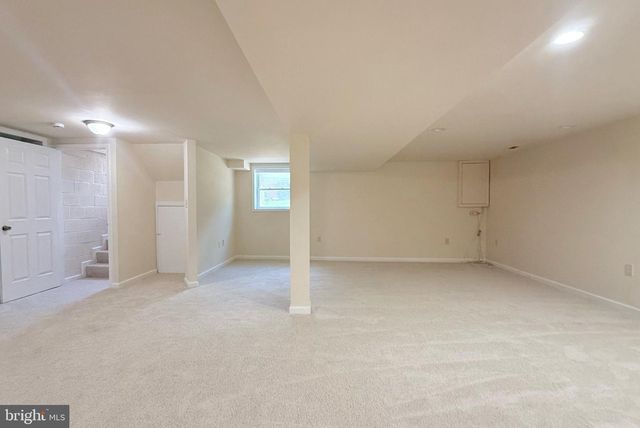 100 JAMES DR SW, Vienna, VA 22180