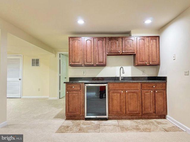 100 JAMES DR SW, Vienna, VA 22180