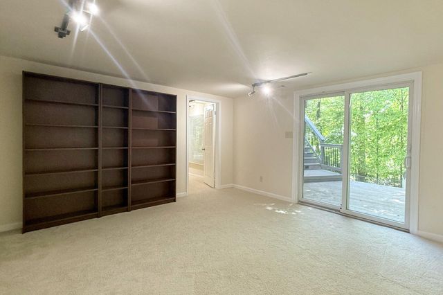 100 JAMES DR SW, Vienna, VA 22180