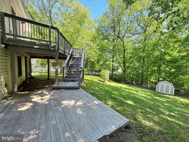 100 JAMES DR SW, Vienna, VA 22180