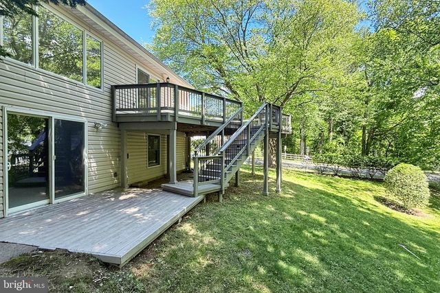 100 JAMES DR SW, Vienna, VA 22180
