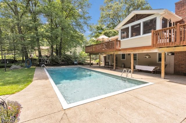 33 Reality Dr, Kinnelon Boro, NJ 07405