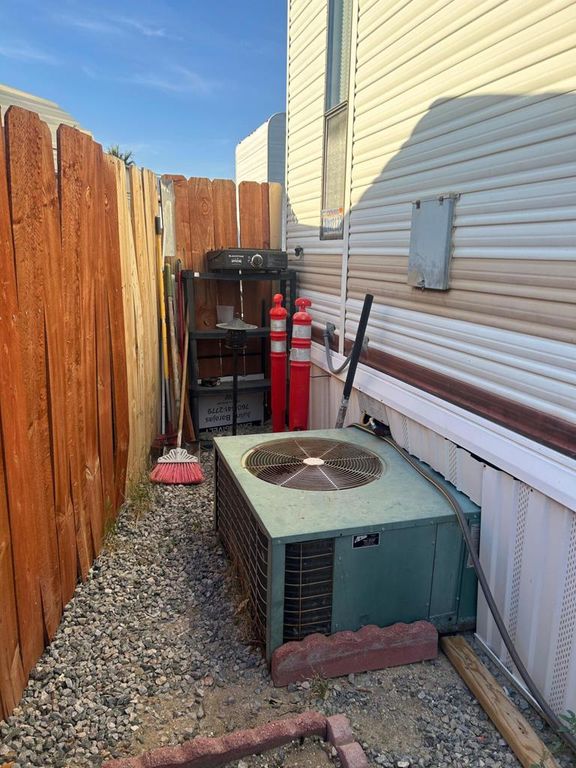 Image 9 of property listing at 69530 Dillon Road 35, Desert Hot Springs, CA 92241