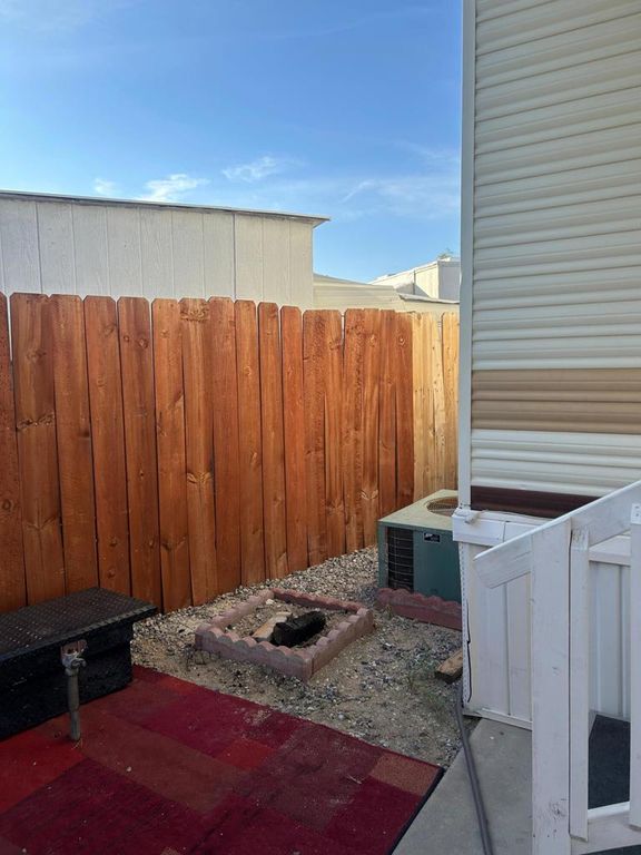 Image 10 of property listing at 69530 Dillon Road 35, Desert Hot Springs, CA 92241