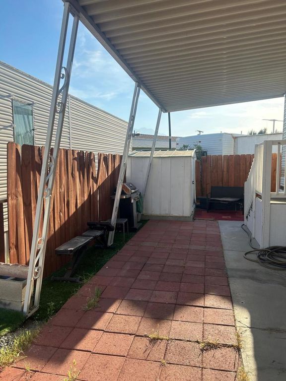 Image 12 of property listing at 69530 Dillon Road 35, Desert Hot Springs, CA 92241