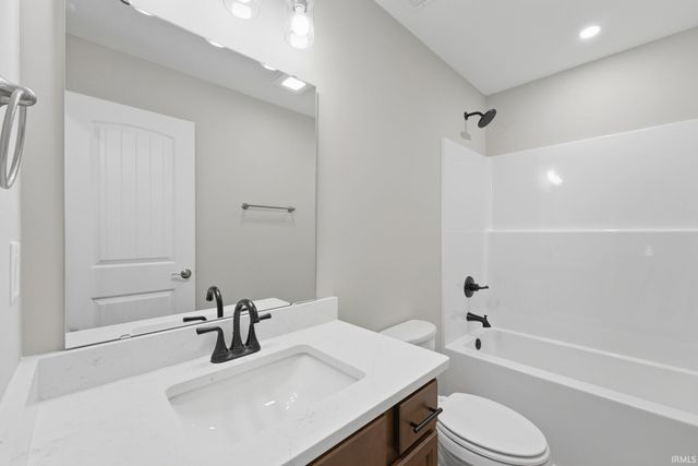 5758 E St Johns Avenue, Monticello, IN 47960