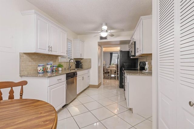 6850 10th Avenue N 206, Lake Worth, FL 33467