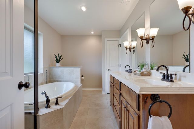 127 Palomino CV, Jarrell, TX 76537