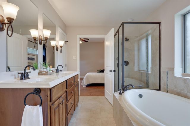 127 Palomino CV, Jarrell, TX 76537