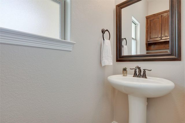 127 Palomino CV, Jarrell, TX 76537