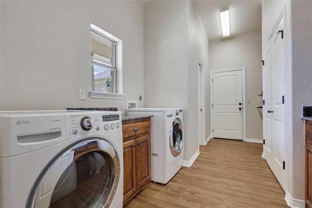 127 Palomino CV, Jarrell, TX 76537