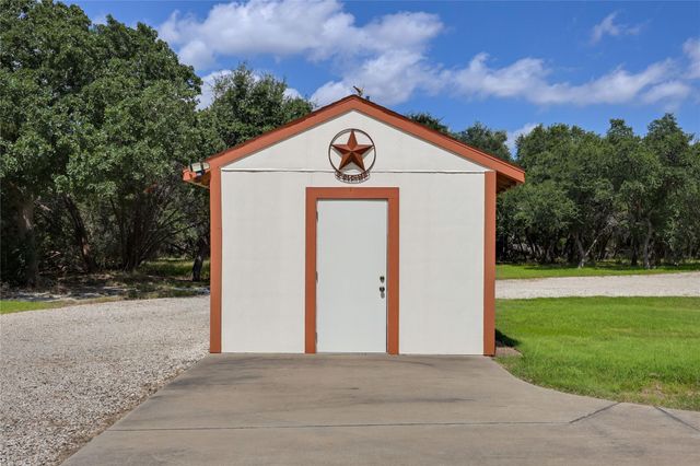 127 Palomino CV, Jarrell, TX 76537