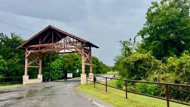 127 Palomino CV, Jarrell, TX 76537