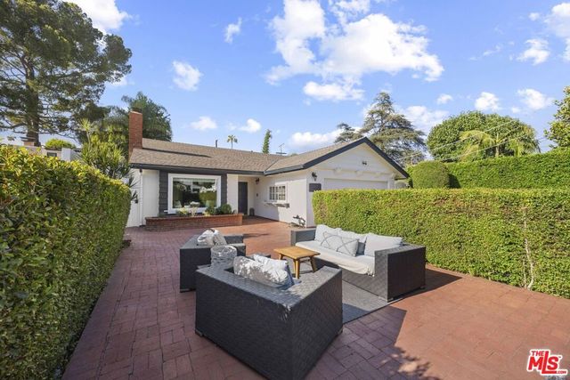 11139 Hortense Street, Los Angeles, CA 91602