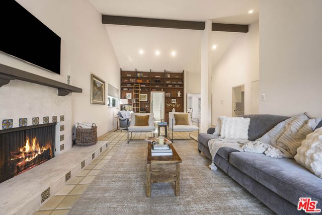 11139 Hortense Street, Los Angeles, CA 91602