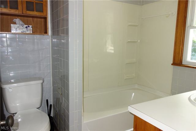 34 E Rosewood Avenue, Akron, OH 44301
