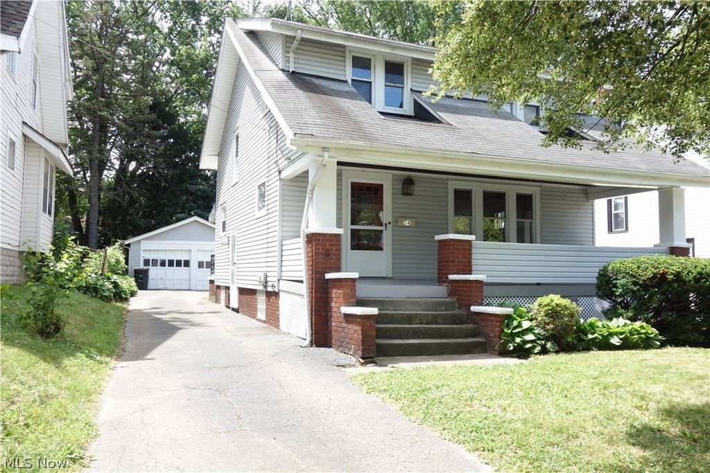 34 E Rosewood Avenue, Akron, OH 44301