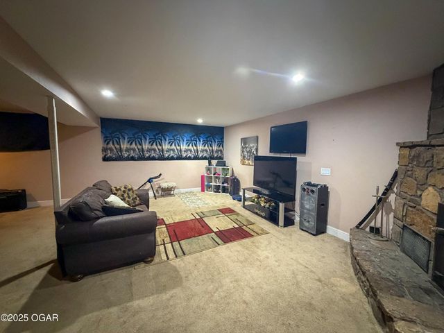 3132 Jefferson Avenue, Joplin, MO 64804