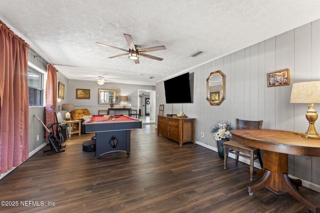 1618 HAMMOND Boulevard, Jacksonville, FL 32221