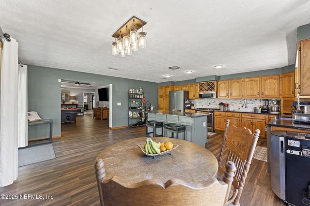 1618 HAMMOND Boulevard, Jacksonville, FL 32221