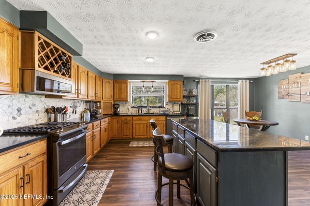 1618 HAMMOND Boulevard, Jacksonville, FL 32221