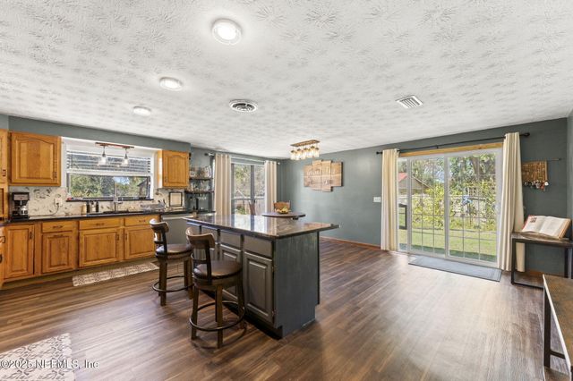 1618 HAMMOND Boulevard, Jacksonville, FL 32221