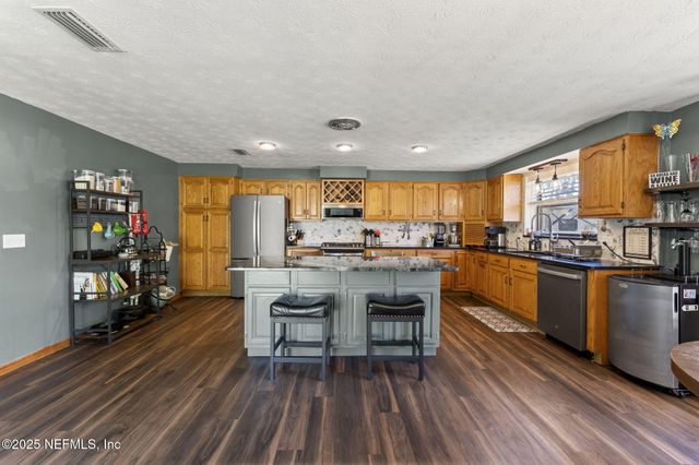 1618 HAMMOND Boulevard, Jacksonville, FL 32221