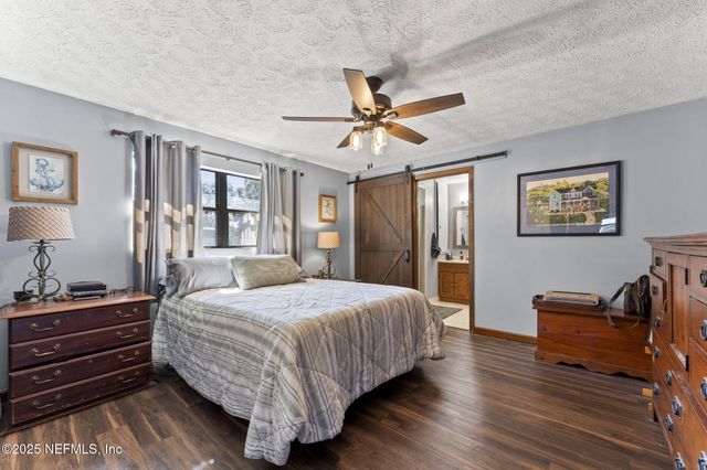 1618 HAMMOND Boulevard, Jacksonville, FL 32221