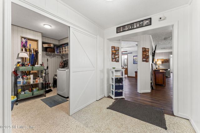 1618 HAMMOND Boulevard, Jacksonville, FL 32221