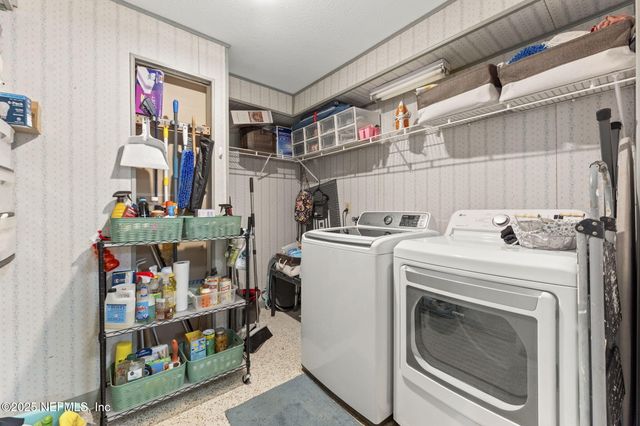 1618 HAMMOND Boulevard, Jacksonville, FL 32221