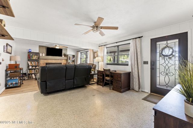 1618 HAMMOND Boulevard, Jacksonville, FL 32221