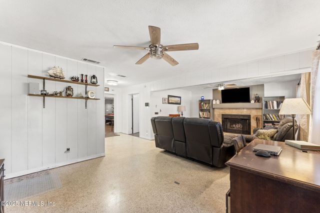 1618 HAMMOND Boulevard, Jacksonville, FL 32221