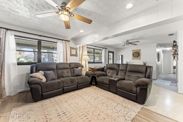 1618 HAMMOND Boulevard, Jacksonville, FL 32221