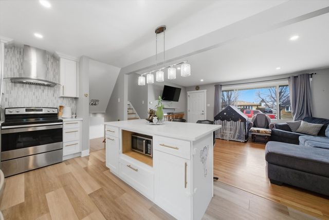 10345 Barnard Drive, Chicago Ridge, IL 60415