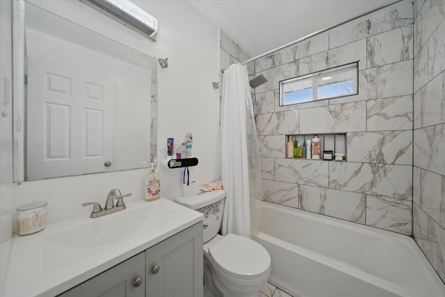 10345 Barnard Drive, Chicago Ridge, IL 60415